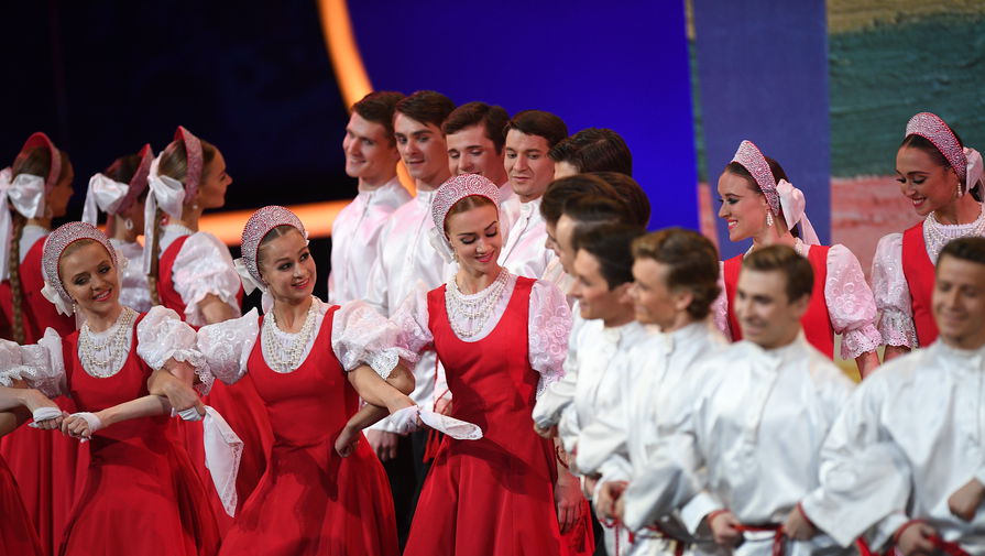Народные танцы на жеребьевке финальной части ЧМ-2018