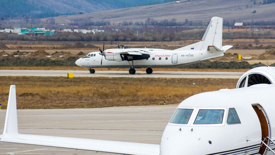СК начал проверку после экстренной посадки самолета АН-24 в аэропорту Якутска