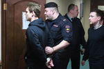 Футболисты Александр Кокорин и Павел Мамаев перед началом заседания Пресненского районного суда Москвы, 3 апреля 2019 года