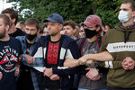 Во время несанкционированной акции оппозиции в поддержку экс-кандидата в президенты Белоруссии Виктора Бабарико в центре Минска, 14 июля 2020 года