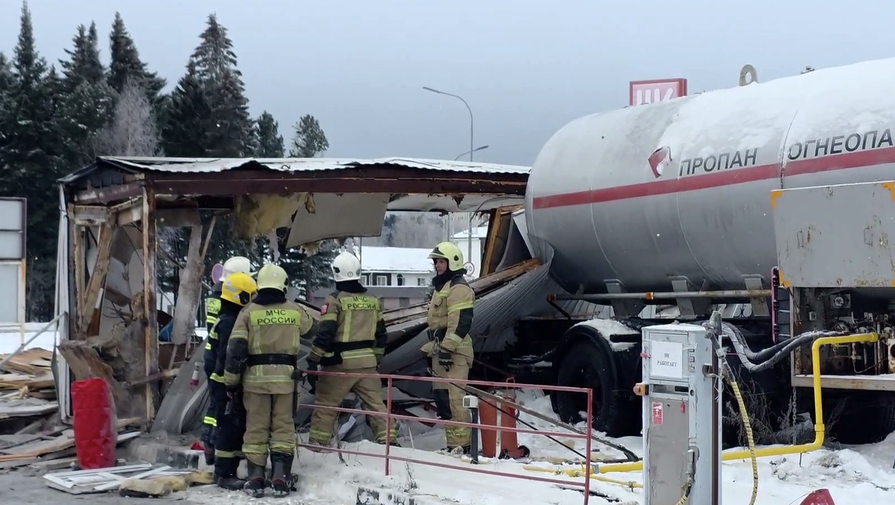 Взрыв разнес АЗС в Ханты-Мансийске