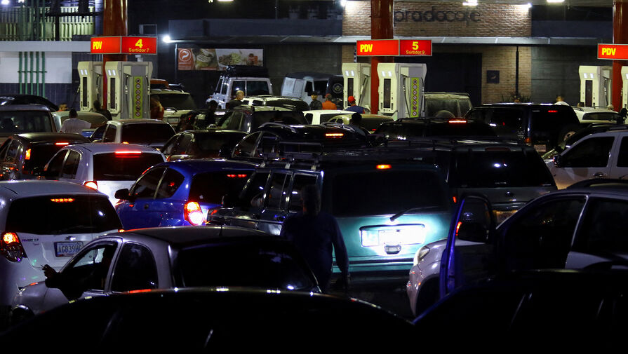 СМИ сообщили об эвакуации правительственных зданий после стрельбы в Каракасе