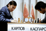 Анатолий Карпов и Гарри Каспаров (признан в РФ иностранным агентом) во время последней партии матча на первенство мира по шахматам, 1985 год