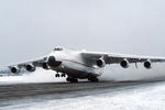 Транспортный самолет АН-225 «Мрия» («Мечта») во время первого испытательного полета, 21 декабря 1988 года