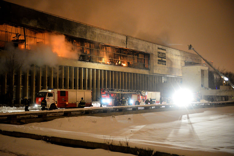 Во время пожара в&nbsp;здании библиотеки ИНИОН РАН на&nbsp;Нахимовском проспекте, 2015 год