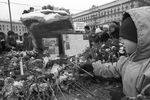 Во время траурного митинга на Лубянской площади, 30 октября 1991 года