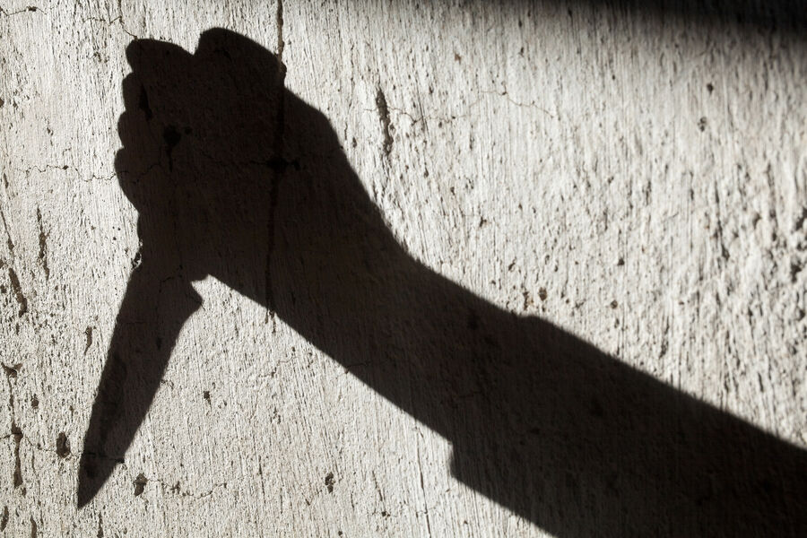 В Хакасии пьяный мужчина зарезал сожительницу из-за измены и пришел в полицию с признанием 