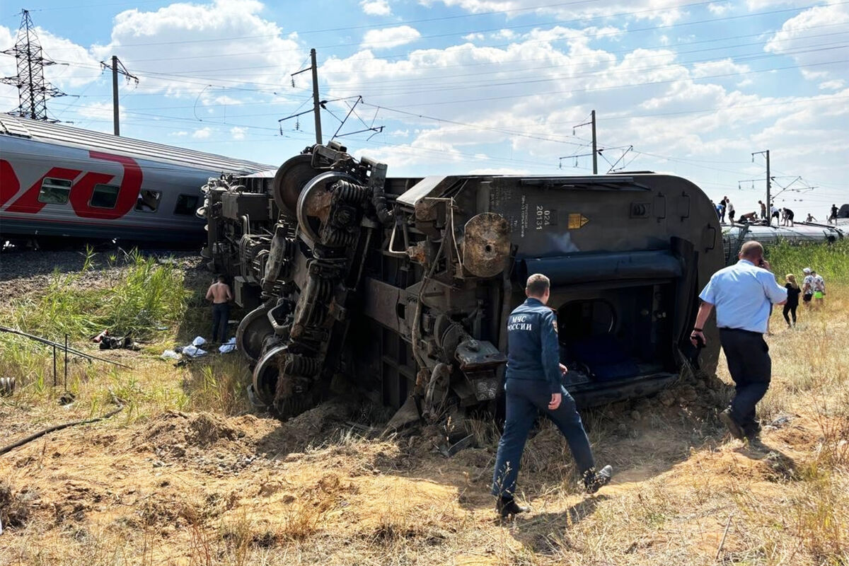 Голые девки в вагоне поезда