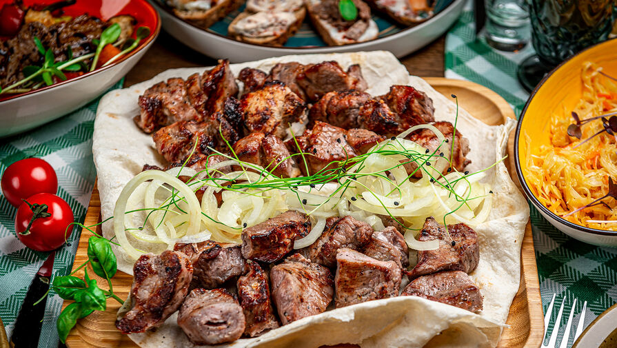 Врач назвал лучший гарнир к шашлыку