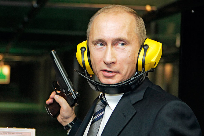 Владимир Путин заявил о том, что значительная часть контрактов в рамках гособоронзаказа на 2012 год до сих пор не заключена