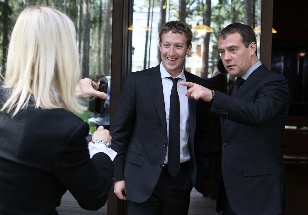 Дмитрий Медведев и генеральный директор социальной сети Facebook Марк Цукерберг во время встречи в резиденции «Горки»
