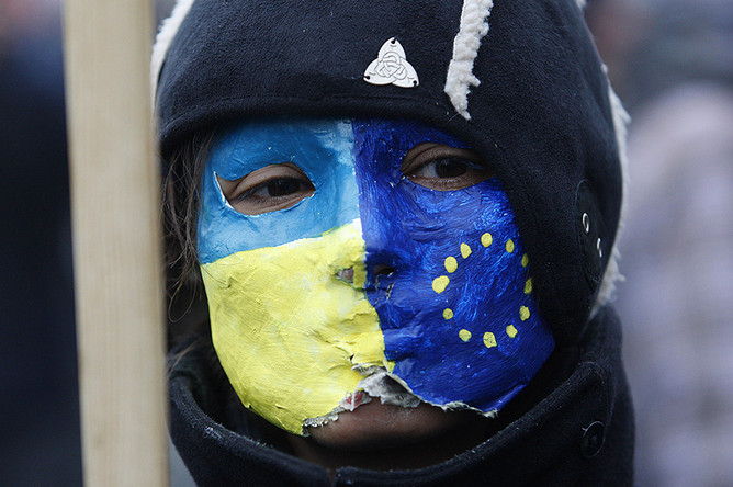 Акция протеста против приостановки процесса евроинтеграции в Киеве продолжается