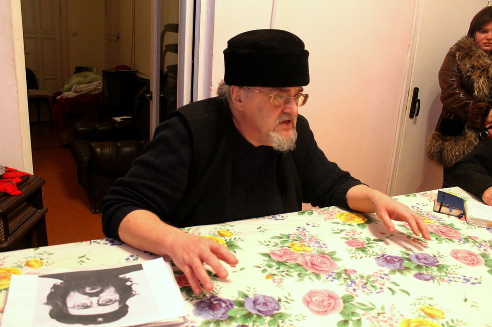 Архимандрит Серафим цитирует дьякона Андрея Кураева, говорившего о разрушении крепких общин