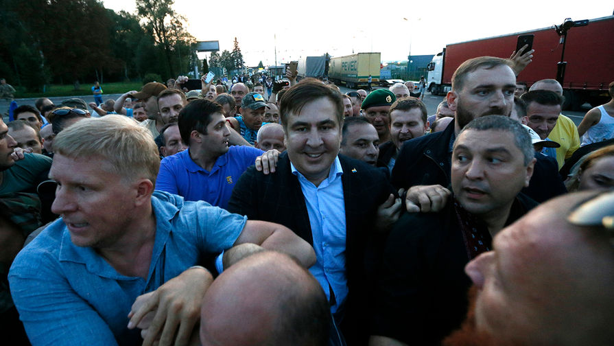 Михаил Саакашвили со сторонниками во время прорыва на территорию Украины, 10 сентября 2017 года