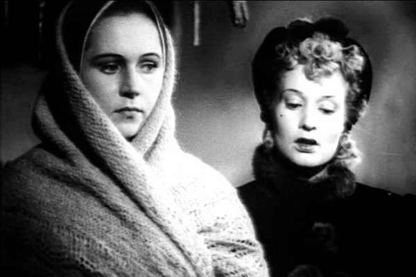 Кадр из фильма «Радуга» (1943)