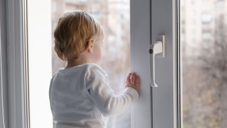 В Иркутске трехлетний ребенок выжил после падения из окна