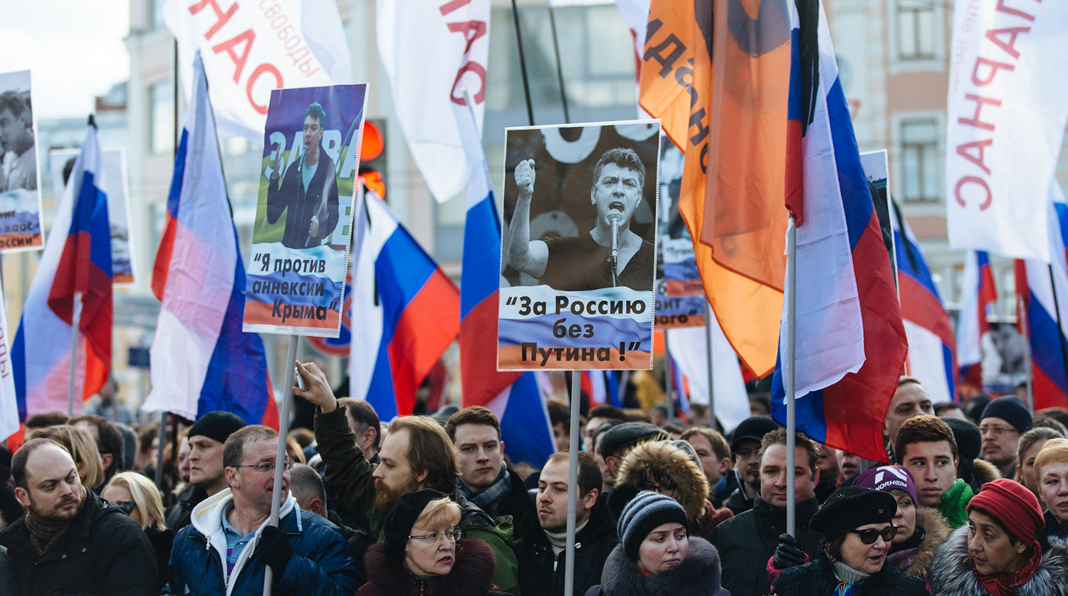 Участники марша памяти Бориса Немцова в Москве
