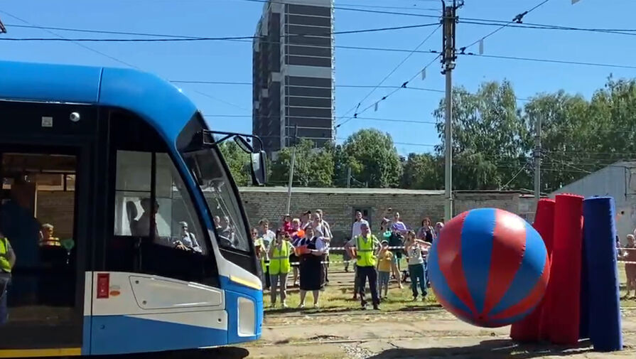 В Ульяновске устроили соревнование по боулингу на трамваях