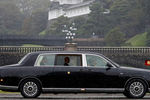 Автомобиль императора Нарухито на пути к Императорскому дворцу в Токио, 22 октября 2019 года