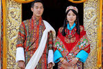 30 октября самая красивая свадебная церемония года прошла в Бутане. Младшая сестра короля Джигме, принцесса Юфельма Чоден Вангчук вышла замуж за младшего брата королевы Джецун Дашо Тинлея Норбу. «Королевская свадьба состоялась во дворце Деченчолинг в Тхимпху. Королевская пара получила благословение от Его Величества Короля», — говорилось в официальном заявлении