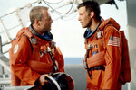 <b>«Армагеддон» (1998)</b>
<br><br>
И вновь — фантастическая картина, в которой Брюс Уиллис спасает человечество (между прочим, ценой собственной жизни). Актер сыграл Гарри Стэмпера, начальника бригады буровиков-нефтяников, который вместе с командой отправляется на астероид, грозящий уничтожить планету. Герой Уиллиса — отец взрослой дочери Грейс (Лив Тайлер), которая вот-вот выйдет замуж за его коллегу Эй Джея Фроста (Бен Аффлек). Главная драма этого блокбастера Майкла Бэя — не судьба человечества, а личная трагедия Грэйс Стэмпер, отец которой гибнет вместо ее жениха. И кто не рыдал в финале этого фильма под песню группы Aerosmith — у того нет сердца.