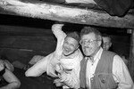Музыкант и актер Гарик Сукачев и режиссер-постановщик Александр Митта (справа) во время съемок фильма «Затерянный в Сибири», 1989 год 
