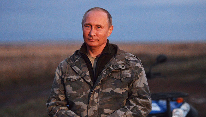 Владимир Путин во время посещения Государственного природного заповедника «Оренбургский»