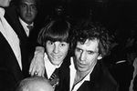 Гитарист The Rolling Stones Кит Ричардс с сыном Марлоном и отцом Бертом во время вечеринки в Нью-Йорке в честь выхода фильма «Let's Spend The Night Together» о туре группы, 1983 год