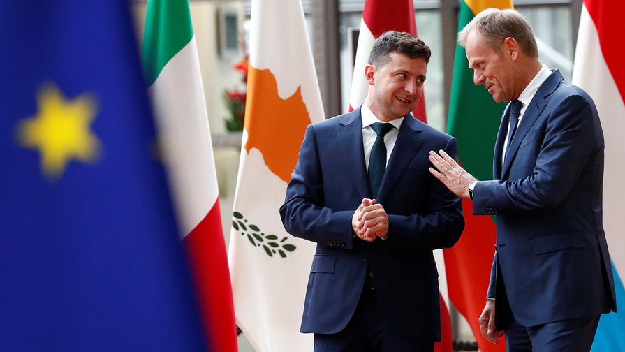 Президент Украины Владимир Зеленский и глава Европейского совета Дональд Туск во время встречи в Брюсселе, 5 июня 2019 года