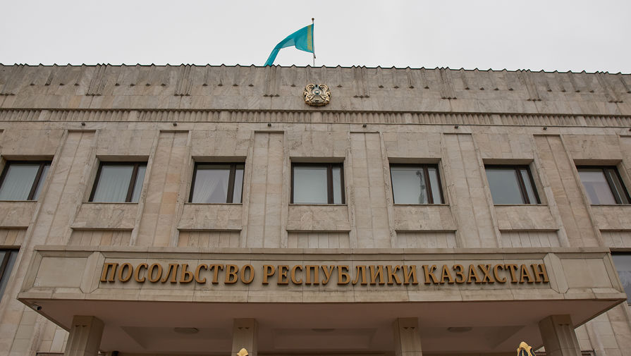 У посольства Казахстана в Москве задержали несколько активистов