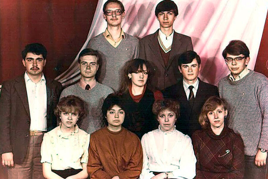 Сергей Гладков (второй слева в&nbsp;среднем ряду)в студенческие годы 