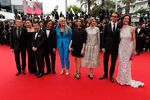 Президент жюри Джейн Кэмпион (в центре) с членами жюри на красной дорожке перед церемонией открытия 67-го Каннского кинофестиваля