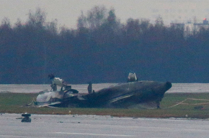 Обломки самолета Falcon-50 в аэропорту Внуково