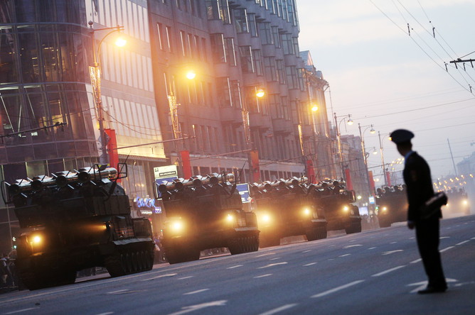 Зенитно-ракетные комплексы БУК-М2 во время проезда военной техники по Тверской улице перед началом репетиции парада на Красной площади в честь 70-летия Победы в Великой Отечественной войне