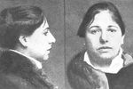 Вернувшись в Париж 13 февраля 1917 года, Мата Хари была тотчас же арестована. Ее обвинили в передаче противнику сведений, которые привели к гибели нескольких дивизий солдат. 15 октября Мату Хари расстреляли.
<br><br>На фото: Мата Хари в тюрьме перед казнью
