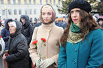 Участники всероссийской акции «Мы вместе против террора» на Новособорной площади в Томске