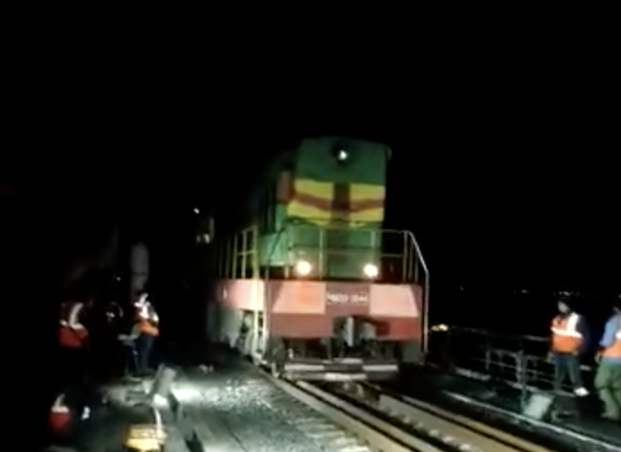 Первый состав в тестовом режиме прошел по железнодорожному пролету Крымского моста