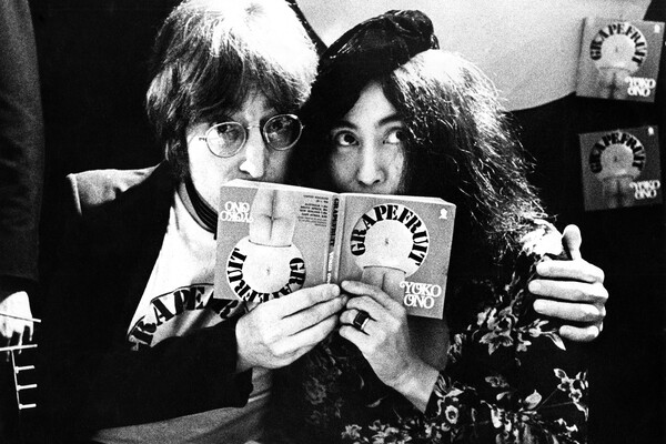 Джон Леннон и Йоко Оно представляют переиздание книги &laquo;Грейпфрут&raquo; в&nbsp;магазине Selfridges в&nbsp;Лондоне, 1971&nbsp;год