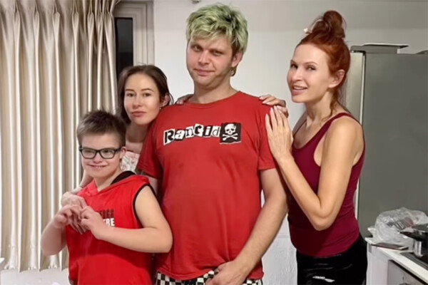 Жыныстық қатынас және қолдану туралы порно видеоны қараңыз