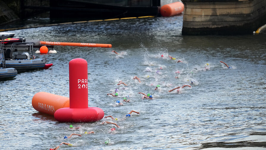 Триатлонистки проплыли по Сене, Медведев сыграет против Оже-Альяссима: Олимпиада-2024, день 5. LIVE
