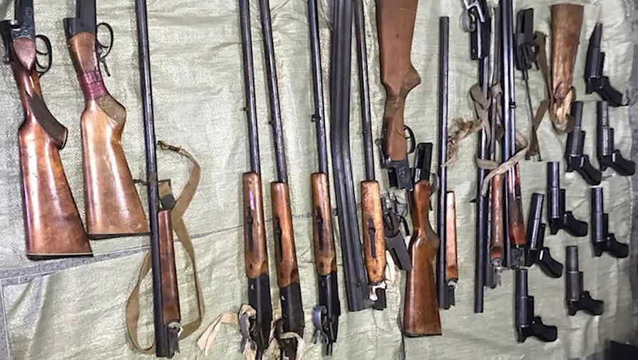 Оружие и боеприпасы, изъятые сотрудниками ФСБ РФ в подпольных мастерских