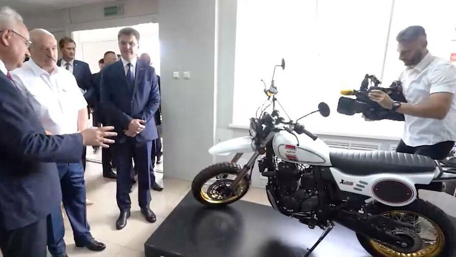 Лукашенко раскритиковал новый мотоцикл "Минск" за китайские запчасти