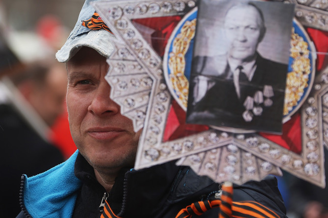 Участники во время акции «Бессмертный полк» в Москве