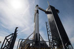 Ракета-носитель Falcon 9 компании SpaceX с кораблем Crew Dragon на космодроме во Флориде, 2 марта 2019 года