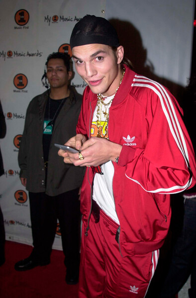 Эштон Кутчер на&nbsp;VH1 Awards в&nbsp;Лос-Анджелесе, Калифорния, 2000&nbsp;год