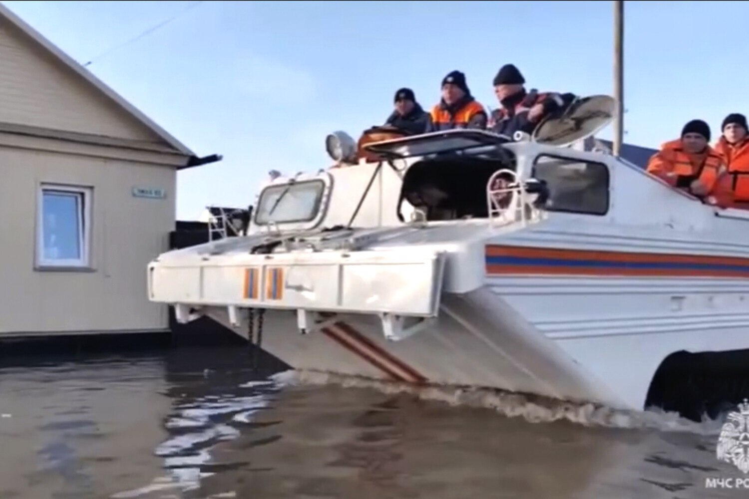 Вода затопила половину Старого города Орска - Газета.Ru | Новости