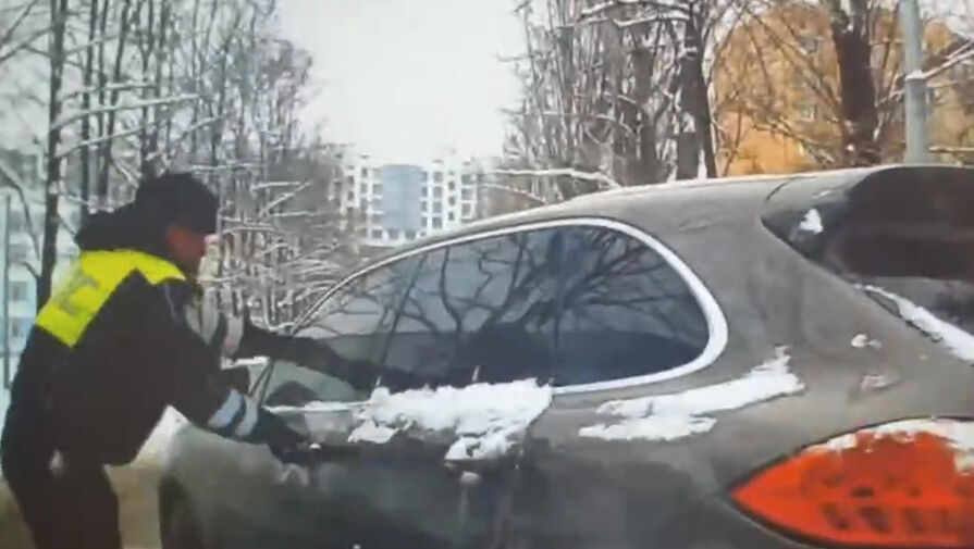 Появились новые жесткие кадры, на которых гаишники обстреляли Porsche с человеком