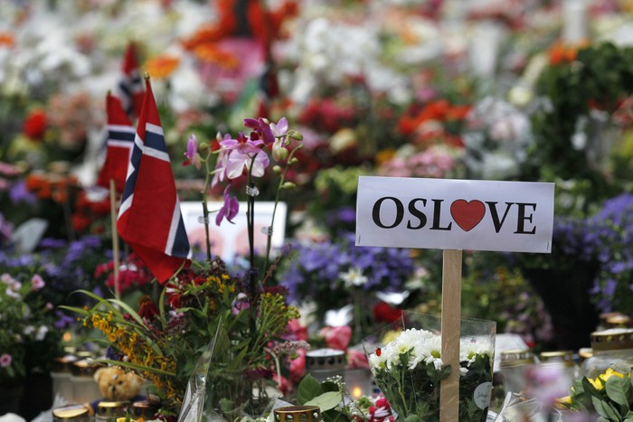 Цветами был усыпан весь центр Осло.