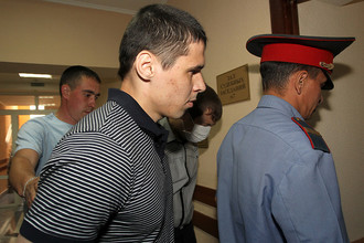 Российские полицейские по-прежнему используют пытки и жестокое обращение по отношению к задержанным. На фото: бывший сотрудник ОВД «Дальний» Ильшат Гарифуллин, обвиняемый по делу об издевательствах и насилии над задержанным 52-летним С.Назаровым