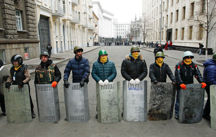 Протестующие окружили здание администрации президента в&nbsp;Киеве